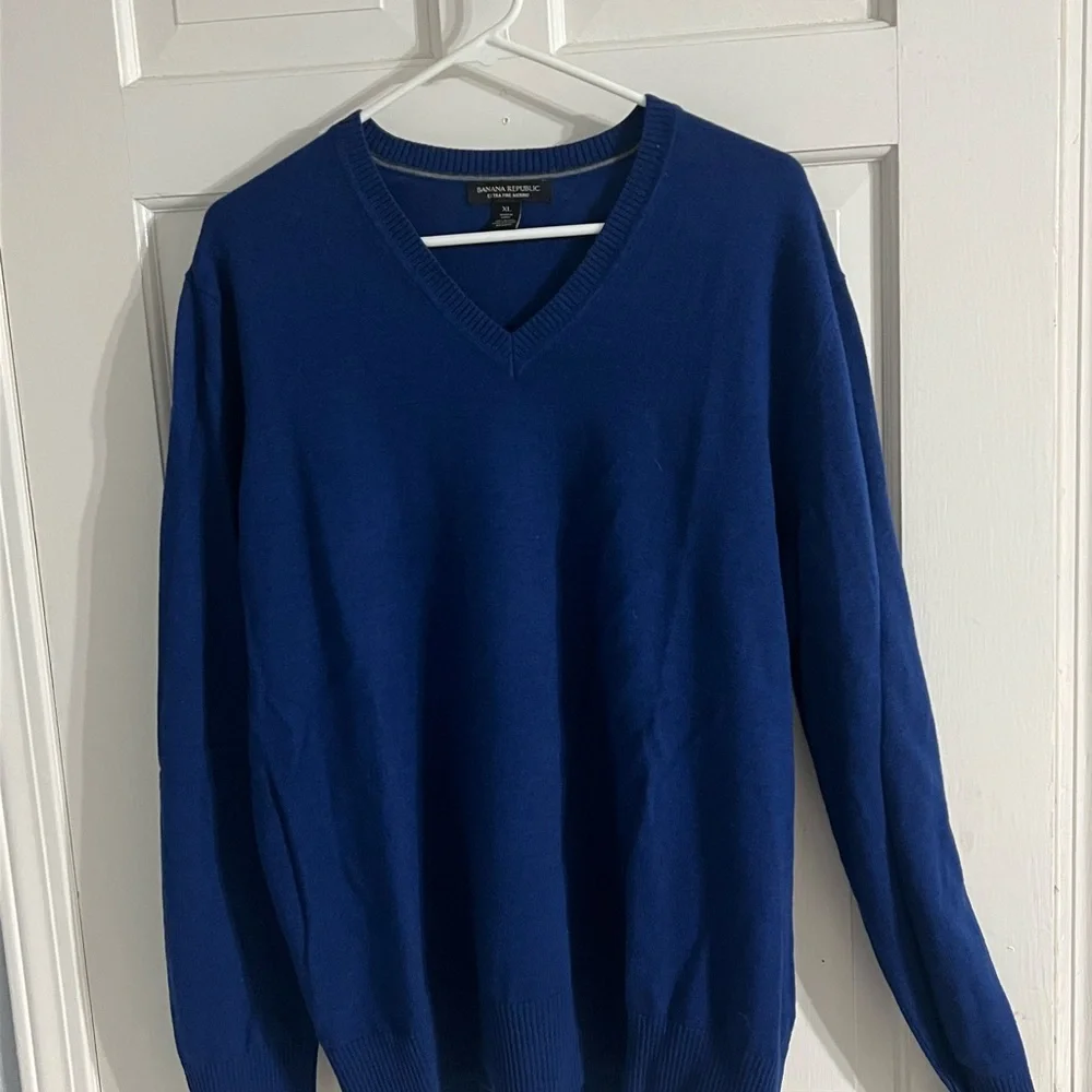 Banana Republic Men's V-Neck Sweater - Royal Blue